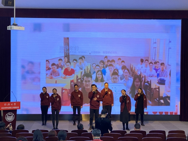 我院辅导员共同演唱歌曲《和你一样》