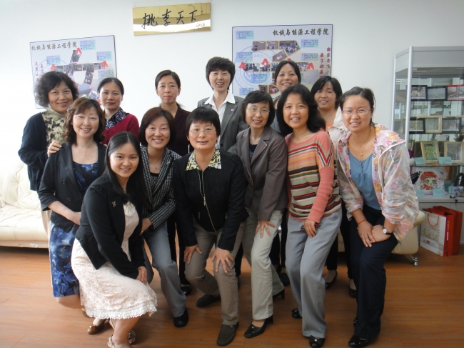 揭牌仪式后合影